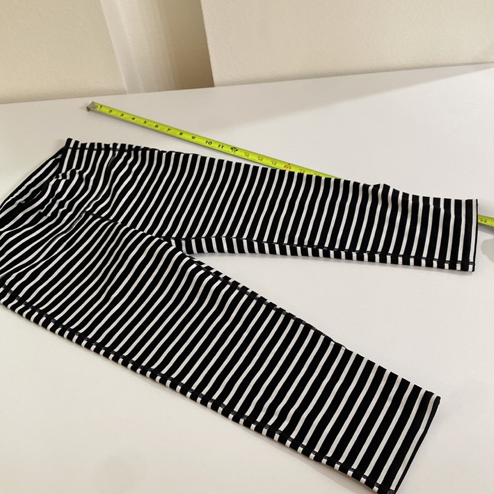 Athleta Stripes Chaturanga Capri leggings size small very gently used - Picture 6 of 10